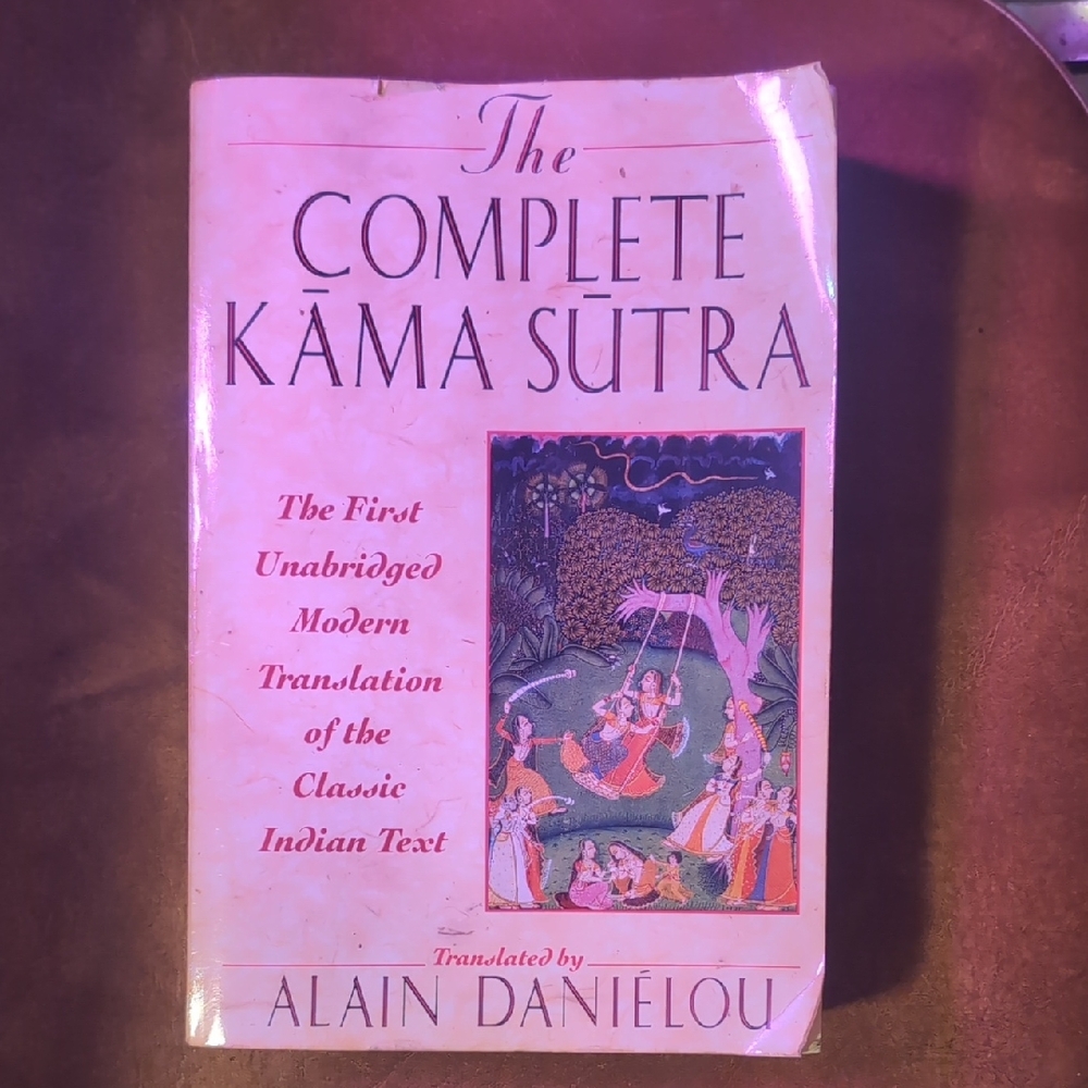 The Complete Kāma Sūtra Coffee Table Book - Cream Cover